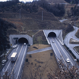 山陽自動車道入野トンネル東