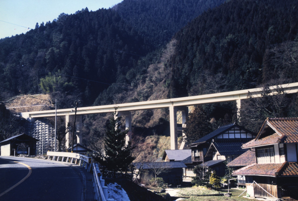 Cầu vượt Kamihagiwara của đường cao tốc Chugoku